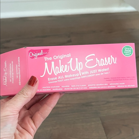 MakeUp Eraser in Vibrant Pink - Picture 1 of 2